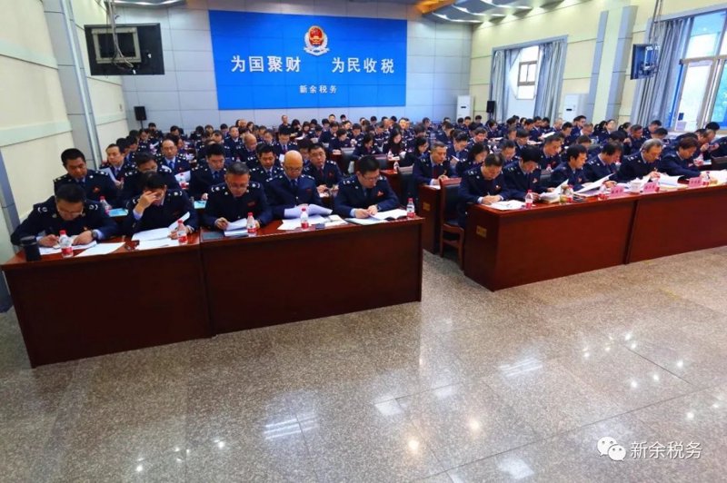 在商业交流中,正确地表达“服务”的英文至关重要。本文将通过对比的方式,介绍“service”和相关词汇的区别,并给出实际操作中的应用场景。